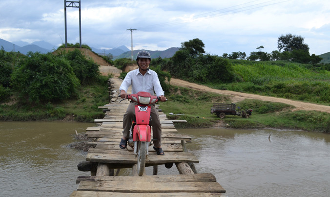 Mặt cầu bị mất nhiều tấm gỗ.