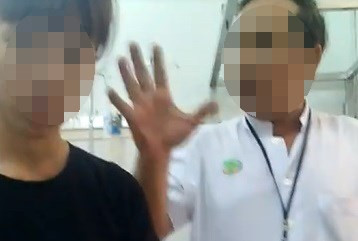 Ảnh cắt từ video clip cho thấy điều dưỡng đang mắng người nhà bệnh nhi. 