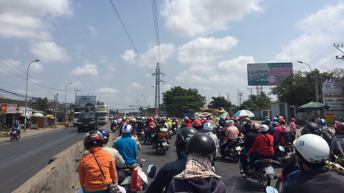 Ùn tắc từ miền Tây lên Sài Gòn