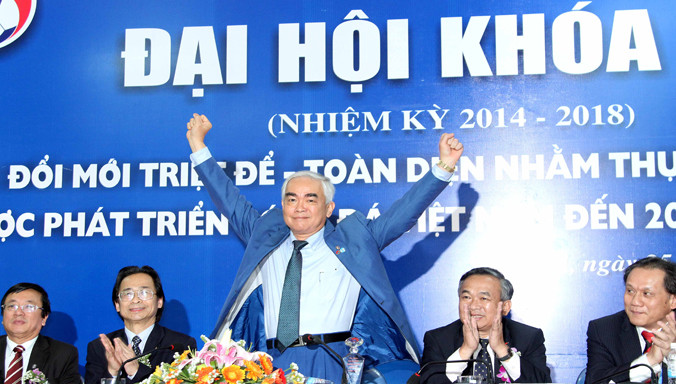 Không lâu sau ngày ăn mừng chiến thắng tại Đại hội VFF khóa VII, Chủ tịch Lê Hùng Dũng thường xuyên vắng mặt ở VFF vì lý do sức khỏe khiến tổ chức này rơi vào tình cảnh “rắn mất đầu”. Ảnh: VSI