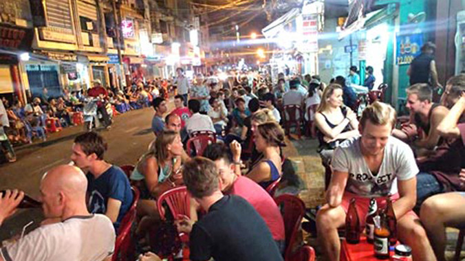 Nhộn nhịp phố Tây.