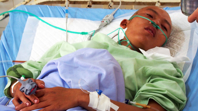 Anh Khoa bị thương nặng, được phẫu thuật tại Bệnh viện tỉnh.