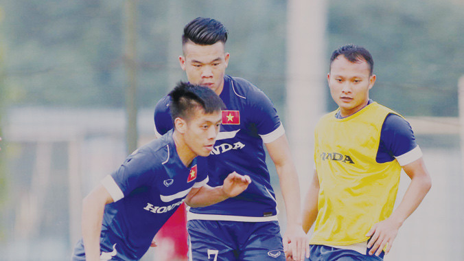 ĐTVN sẽ có buổi đấu tập đầu tiên dưới thời HLV Hữu Thắng với Hà Nội T&T của Văn Quyết (trái) đồng thời tri ân các cầu thủ có nhiều đóng góp cho ĐTVN. Ảnh: VSI