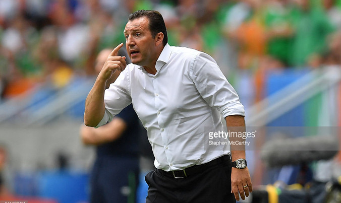HLV Marc Wilmots từng ghi bàn vào lưới ĐT Xứ Wales khi còn là tuyển thủ Bỉ. Ảnh: Getty Images