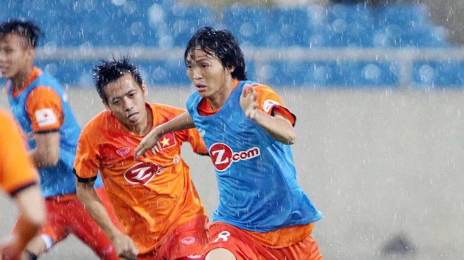 Tuấn Anh (phải) và Công Phượng chưa rõ có được bầu Đức đưa trở lại V-League sau 1 năm học việc ở J-League 2 hay không. Ảnh: VSI