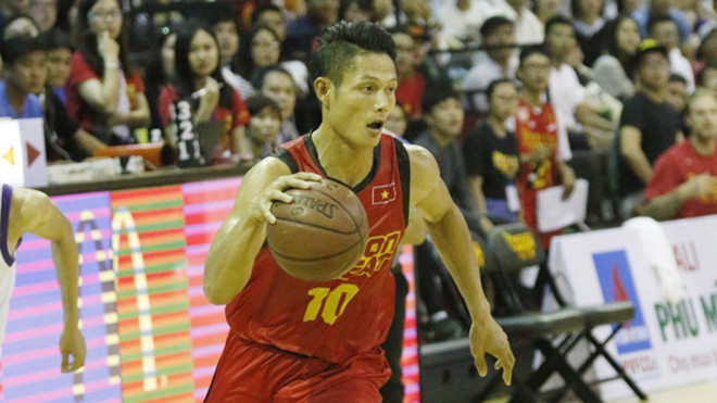 Nguyễn Văn Hùng trong màu áo CLB Saigon Heat. Ảnh: DT