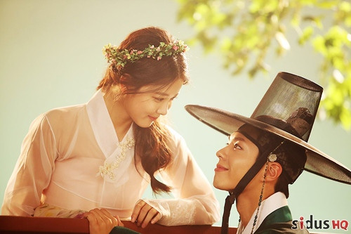 "Mây họa ánh trăng” là một trong những bộ phim truyền hình Hàn Quốc thu hút nhất ở thời điểm hiện tại. 