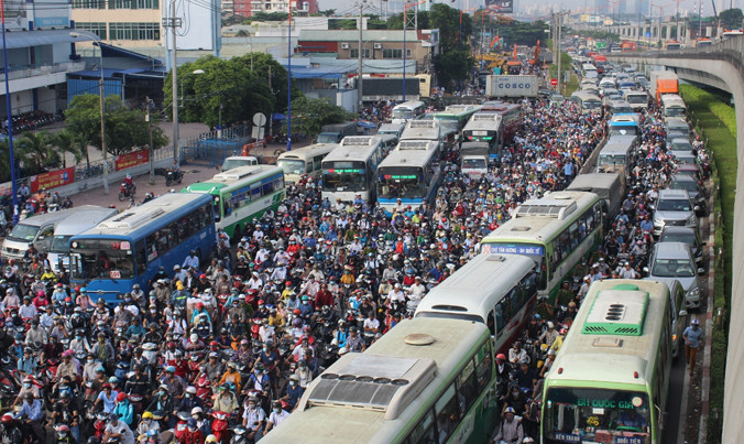Bức tranh hỗn loạn giao thông tại cửa ngõ phía Đông vào TPHCM. Ảnh: Ngô Bình