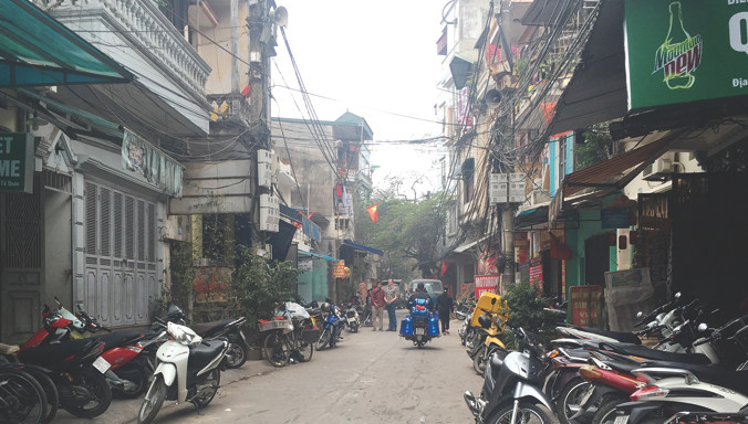 Hàng trăm hộ dân, kho hàng, bến bãi, nhà xưởng đã được xây dựng trong hành lang thoát lũ sông Hồng.