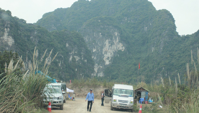 Đường vào phim trường King Kong 2 được bảo vệ nghiêm ngặt. Ảnh: Minh Đức