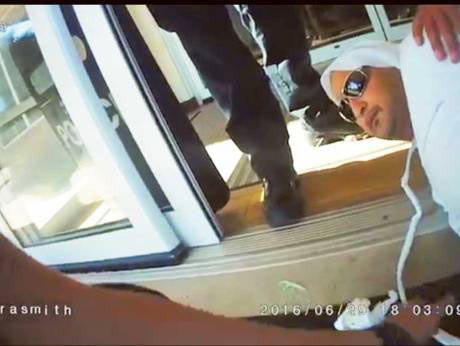 Doanh nhân UAE bị cảnh sát bắt nhầm tại khách sạn Fairfield Inn and Suites ở TP Avon, bang Ohio, Mỹ, ngày 29-6-2016. Ảnh: Gulf News.