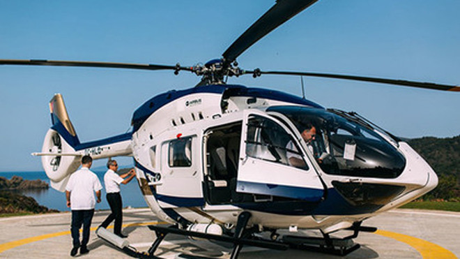 Khách sạn đưa đón khách bằng máy bay