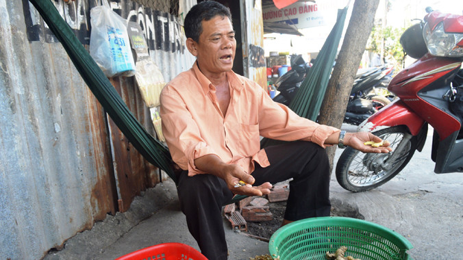 Ông Nguyễn Văn Ra không từ bỏ công việc thầm lặng bắt trộm, cướp của mình dù trên người đầy thương tích.