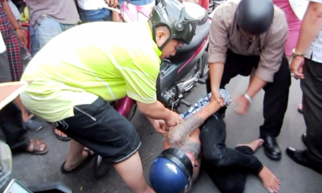 Bắt quả tang đối tượng cướp giật tại TPHCM.