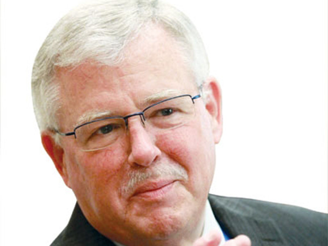 GS Carlyle Thayer dự đoán, Trung Quốc sẽ tìm cách biến bãi cạn Scarborough tranh chấp với Philippines thành đảo nhân tạo.