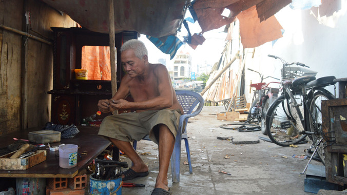 Ông Hồng cho biết, dù được tái định cư ở chung cư nhưng ông không ở mà đi thuê nhà vì dễ kiếm tiền, tiện hơn chung cư.