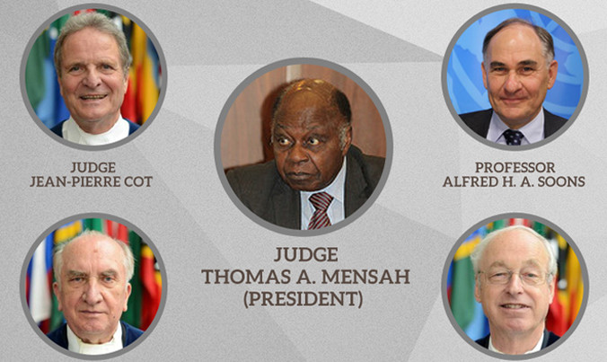 Năm thành viên tòa trọng tài xử vụ Philippines kiện Trung Quốc. Ảnh: CNN