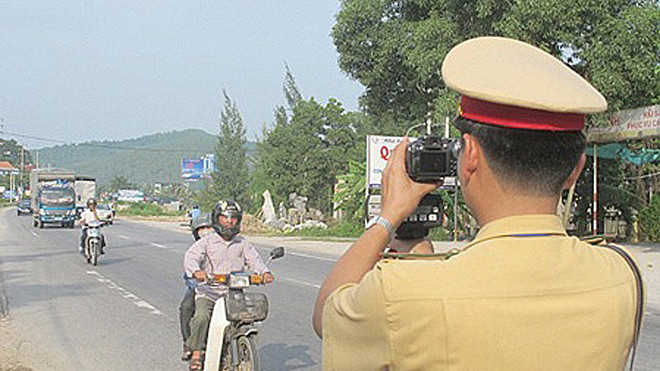 Phát hiện CSGT bắn tốc độ…