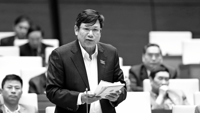 Đại biểu Quốc hội tỉnh Thanh Hóa Lê Nam phát biểu ý kiến tại phiên họp toàn thể tại hội trường để thảo luận dự thảo Báo cáo công tác nhiệm kỳ khoá XIII của Quốc hội… ngày 28/3/2016. Ảnh: TTXVN