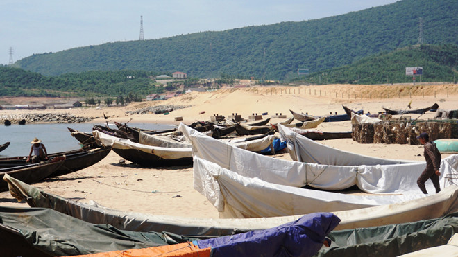 Phần lớn tàu thuyền vẫn nằm bờ tại âu tàu Ba Đồng sau thảm họa Formosa. Ảnh: Sỹ Lực