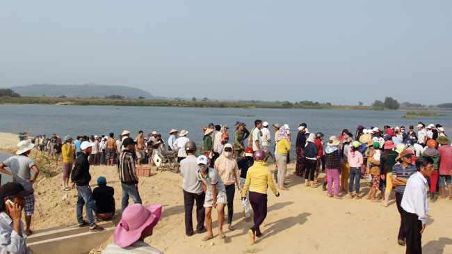 9 học sinh bị chết đuối: Tang thương nơi hạ nguồn Trà Khúc
