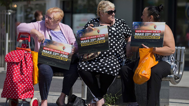 Một số người ủng hộ Brexit. Ảnh: Guardian