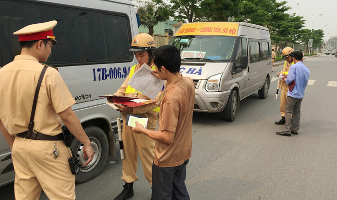 Hàng chục xe khách vi phạm bị đình tài đến 3 tháng. Ảnh: Anh Trọng