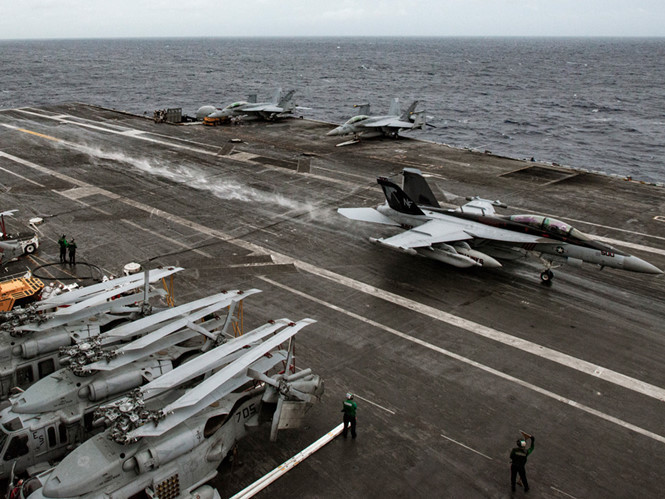 Tàu sân bay Mỹ USS Ronald Reagan