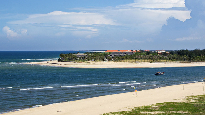 Bãi biển Nhật Lệ - Quảng Bình. Ảnh: Ngọc Châu