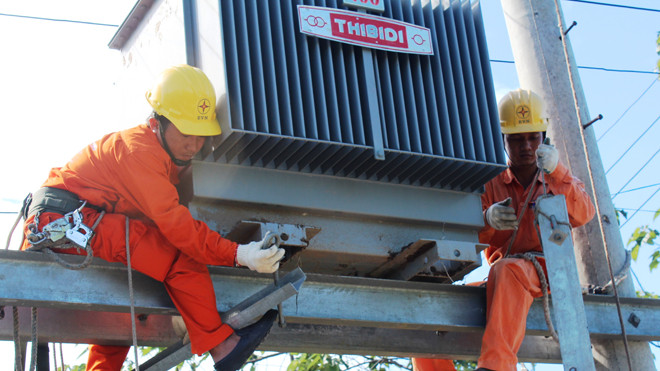 EVN SPC củng cố hệ thống lưới điện để đảm bảo cung cấp điện khu vực phía Nam trong thời gian giảm, ngưng cấp khí NCS.