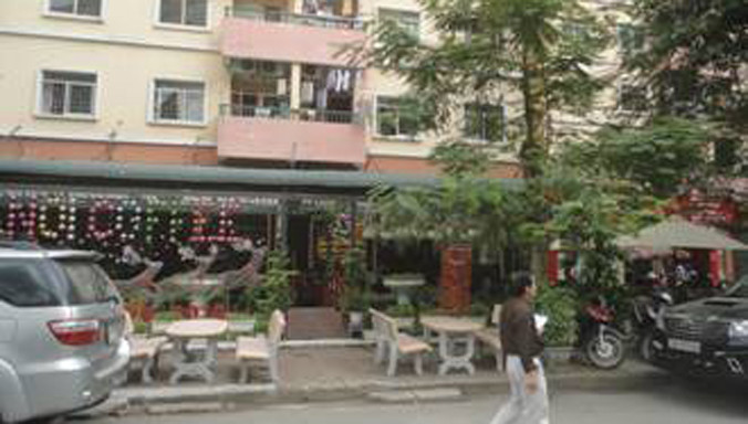 Choán hết vỉa hè