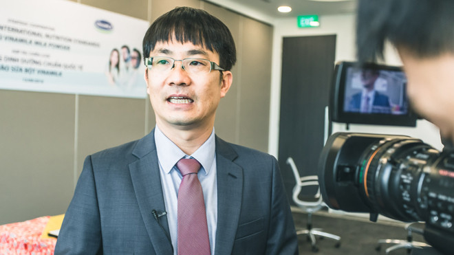 Ông Phan Minh Tiên, GĐĐH Vinamilk phát biểu tại lễ ký kết hợp tác chiến lược với DSM - Thụy Sĩ.