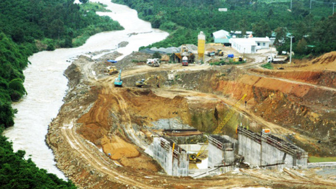 Công trình thủy điện thu hẹp dòng chảy sông Đại Bình.