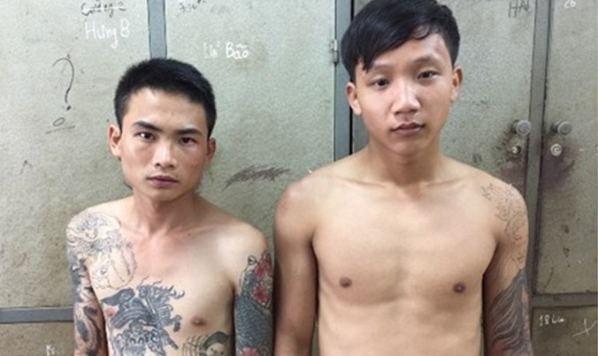 Tuân và Nam tại cơ quan công an.