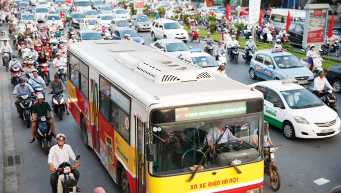 Thành phố hiện có hàng triệu xe máy cá nhân lưu thông. Ảnh: Hồng Vĩnh