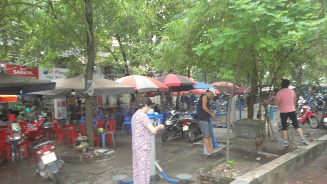 Sân chơi thành nơi bán hàng