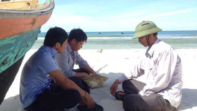 Ngư dân gác thuyền, bao nhiêu dịch vụ ăn theo đều điêu đứng.