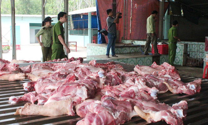 Số thịt heo dính chất cấm do ông Chiến đánh tráo lấy ra giết mổ. Ảnh: Thanh Niên