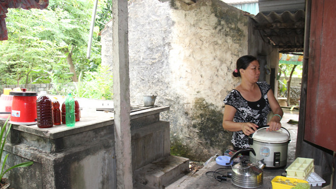 Người dân thiếu nước sạch sinh hoạt trong khi nhà máy đắp chiếu.