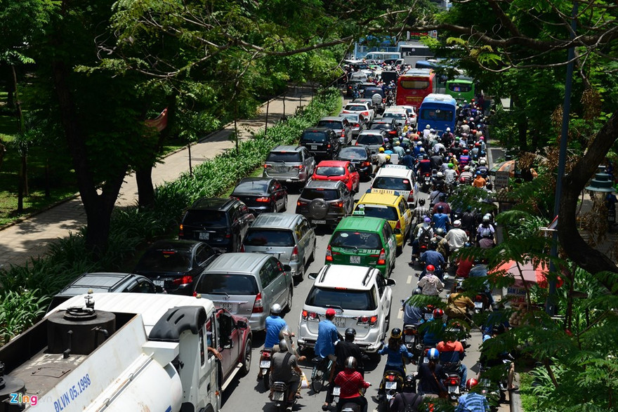 Cấm ô tô theo giờ ở cửa ngõ sân bay Tân Sơn Nhất
