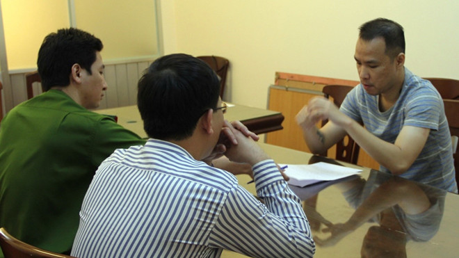 Tô Công Hưng tại cơ quan công an.