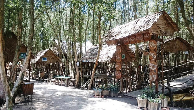 Nhà hàng giữa rừng.