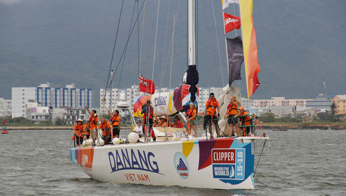 Thuyền Đà Nẵng – Việt Nam cập cảng quê nhà.