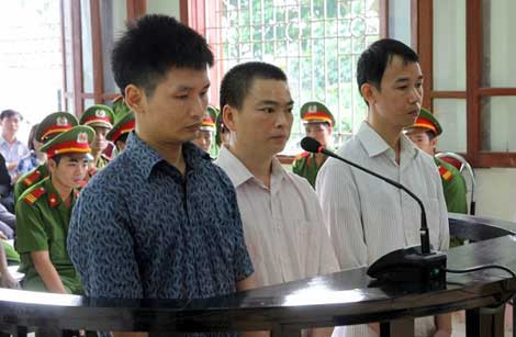 Các bị cáo tại phiên tòa sơ thẩm.