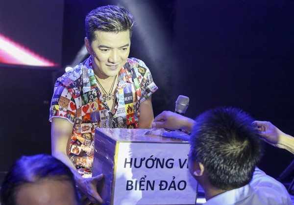 Mr Đàm đẫm mồ hôi kêu gọi ủng hộ biển đảo