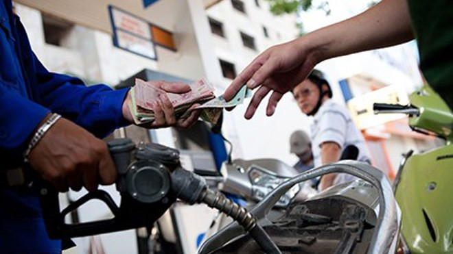 Yêu cầu doanh nghiệp xăng, dầu giữ giá bán