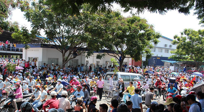 Công nhân ở Bình Dương tuần này ngày 13/5. Ảnh: S.N