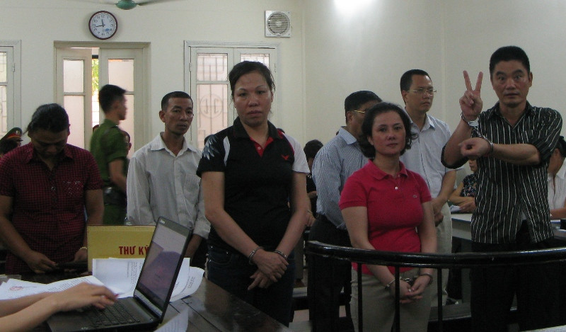 Các bị cáo trong phiên xử. Ảnh: BT