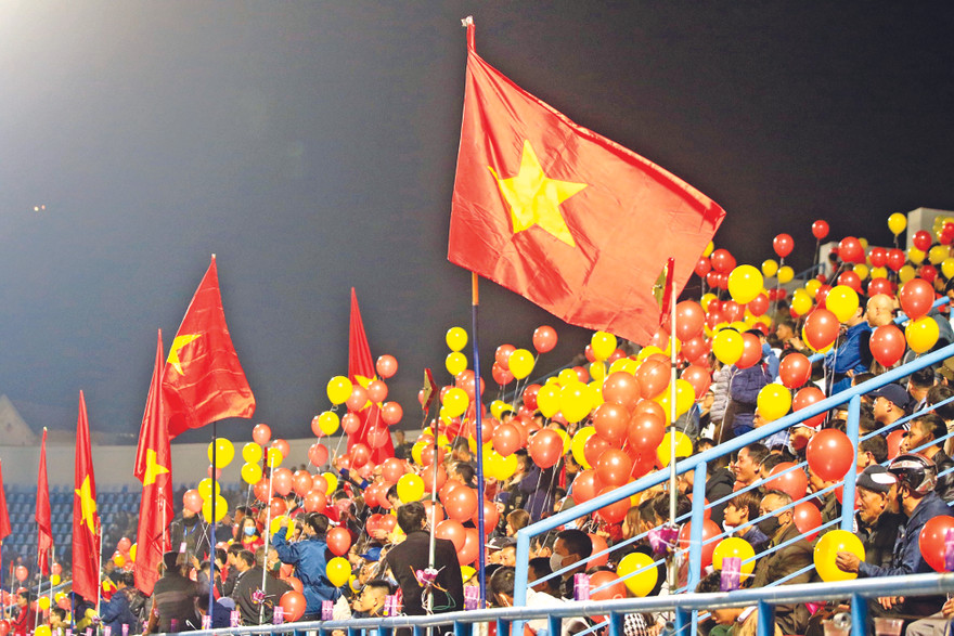 Bóng đá Việt Nam có thể coi là hình ảnh phản ánh hiệu quả phòng chống dịch bệnh của Chính phủ và người dân khi người hâm mộ vẫn có thể phủ kín sân trong những trận bóng đỉnh cao
