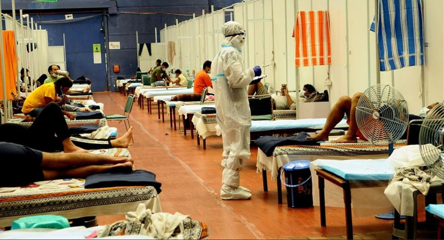 Trong một bệnh viện dã chiến điều trị cho bệnh nhân COVID-19 ở Ấn Độ ảnh: AA 